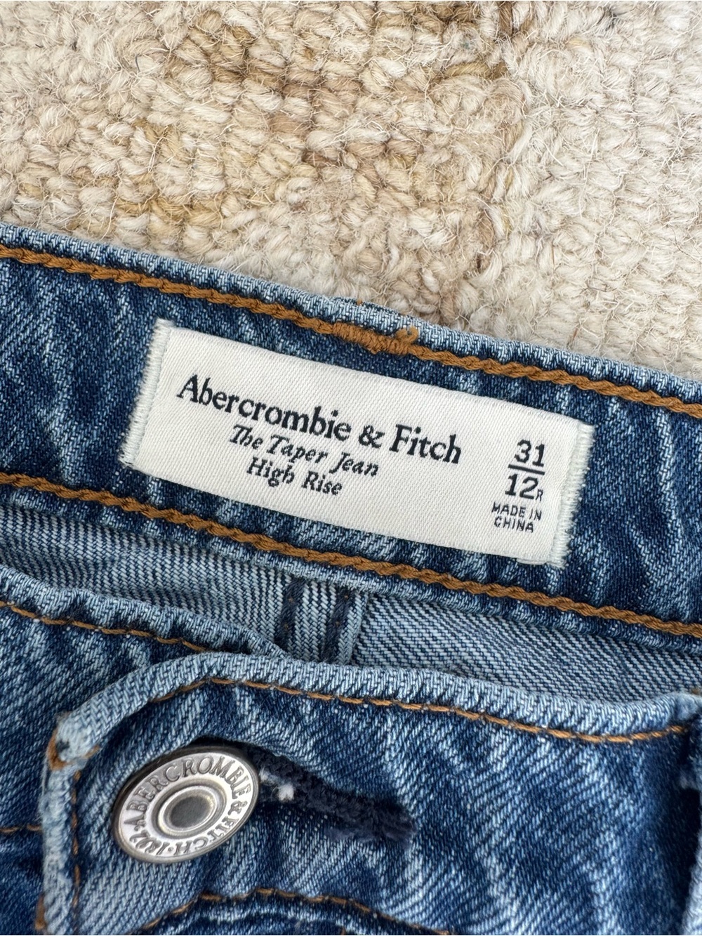 Abercrombie & Fitch The Taper Jean High Rise Women’s Size 31 / 12R Like New - Picture 9 of 10